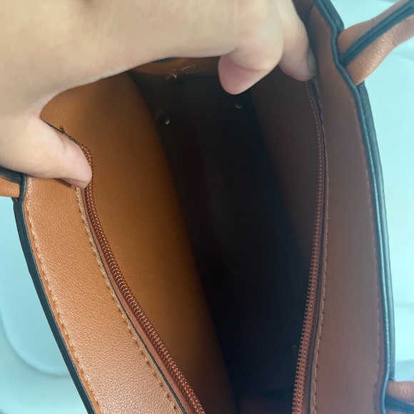 Brown bag, has a strap, never used - Picture 3 of 4